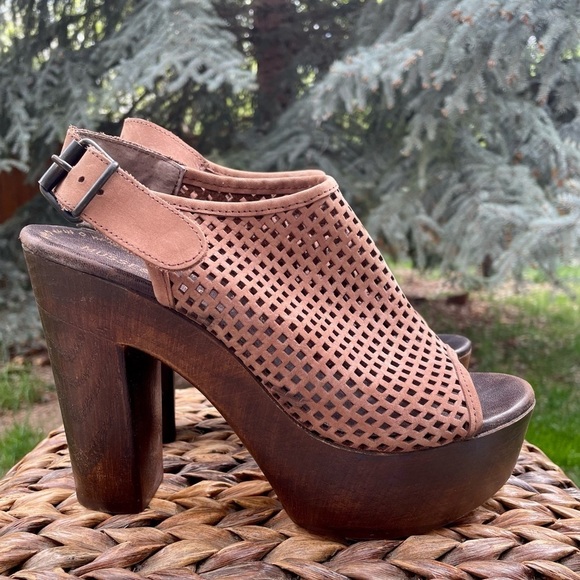 Musse & Cloud Brown Leather Laser Cut Peep Toe Slingback Chunky Platform Heels - Picture 2 of 8